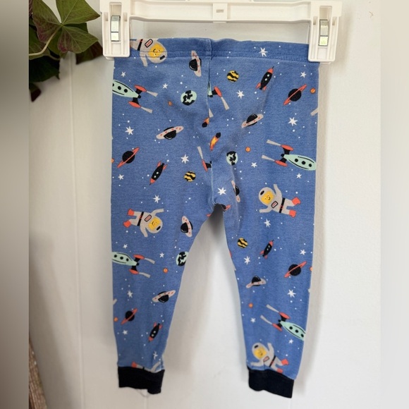 🚀 Carter’s Space Print 100% Cotton Pajama Set | Size 18 Months 🌙 - Picture 5 of 6
